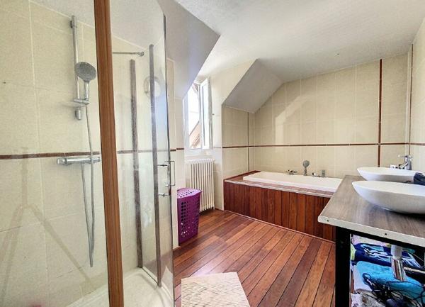 Maison à vendre    6 pièces •  Montluçon