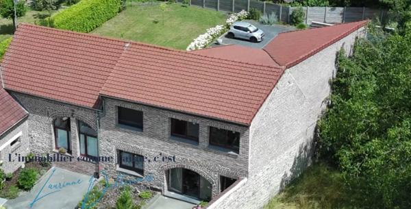 Magnifique Grange Transformée en 4 Gîtes (possibilité 5) avec Hangar, places de stationnement privatifs et terrain constructible