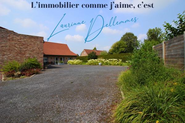 Magnifique Grange Transformée en 4 Gîtes (possibilité 5) avec Hangar, places de stationnement privatifs et terrain constructible