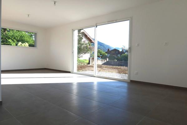 74500 FETERNES à 5mn EVIAN (embarcadère)villa 2025 type F4/5 de 110m²hab au calme et ensoleillé sur 460m² terr plat.