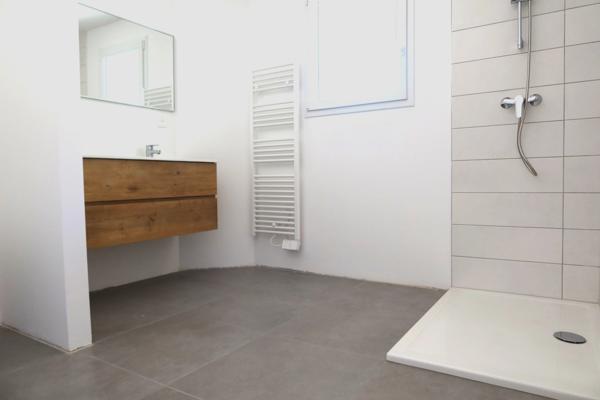 74500 FETERNES à 5mn EVIAN (embarcadère)villa 2025 type F4/5 de 110m²hab au calme et ensoleillé sur 460m² terr plat.