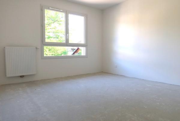 74500 FETERNES à 5mn EVIAN (embarcadère)villa 2025 type F4/5 de 110m²hab au calme et ensoleillé sur 460m² terr plat.