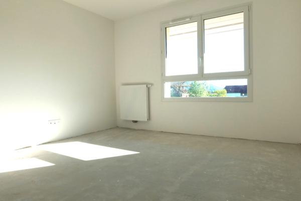 74500 FETERNES à 5mn EVIAN (embarcadère)villa 2025 type F4/5 de 110m²hab au calme et ensoleillé sur 460m² terr plat.