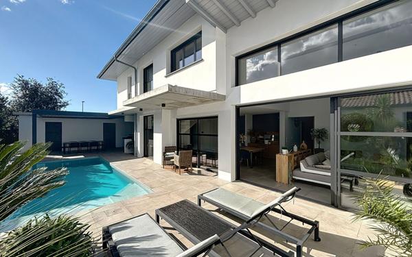 Maison à vendre    5 pièces • 184 m2 Anglet