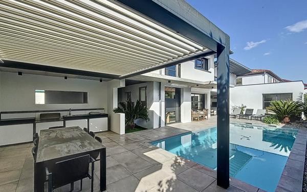 Maison à vendre    5 pièces • 184 m2 Anglet