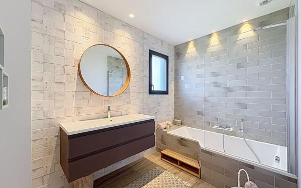 Maison à vendre    5 pièces • 184 m2 Anglet