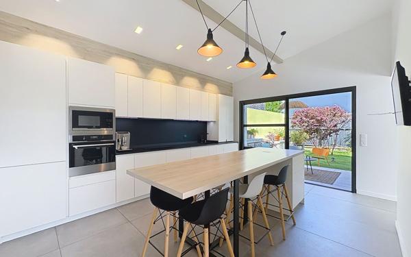 Maison à vendre    5 pièces • 184 m2 Anglet