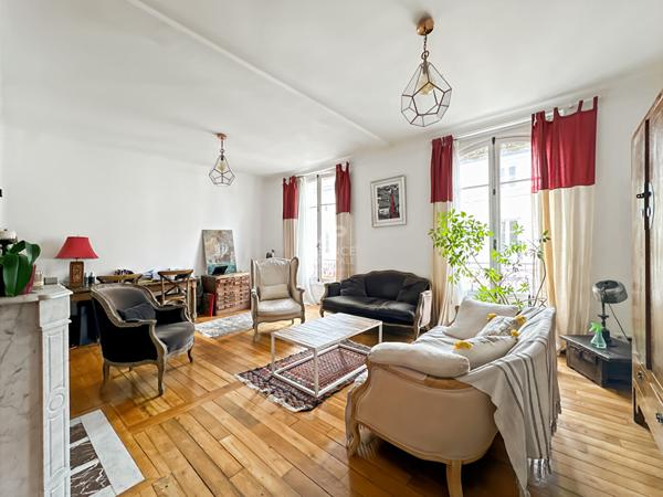 Versailles Saint-Louis Appartement 3 pièces d'environ 61 m² situé au 2ème étage avec chambre de service de 10.42 m² carrez et cave €475 000 ** - Référence 26740