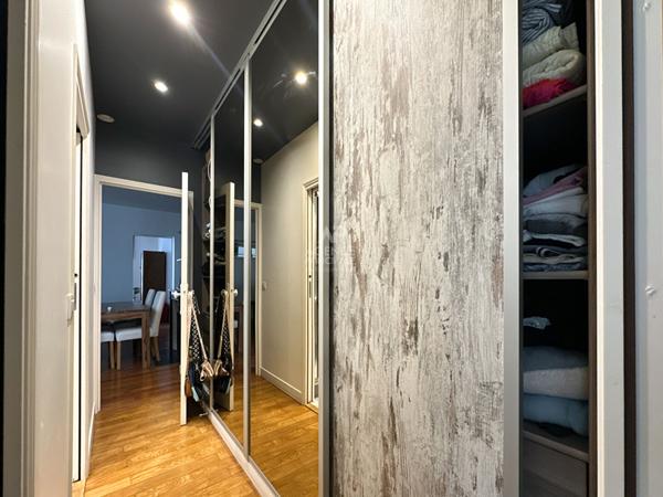 Versailles Saint-Louis Appartement 3 pièces d'environ 61 m² situé au 2ème étage avec chambre de service de 10.42 m² carrez et cave €475 000 ** - Référence 26740