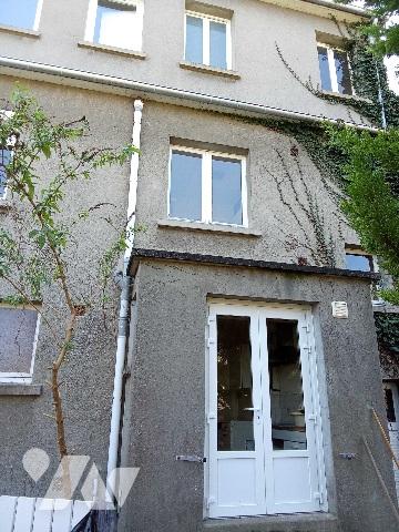maison de ville sur 2 étage: cuis, séjour, 4 ch. 2 sdb, jardin à rénover