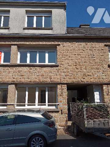 maison de ville sur 2 étage: cuis, séjour, 4 ch. 2 sdb, jardin à rénover