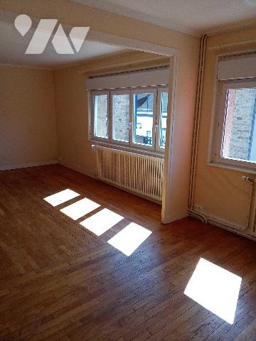 maison de ville sur 2 étage: cuis, séjour, 4 ch. 2 sdb, jardin à rénover