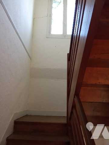 maison de ville sur 2 étage: cuis, séjour, 4 ch. 2 sdb, jardin à rénover