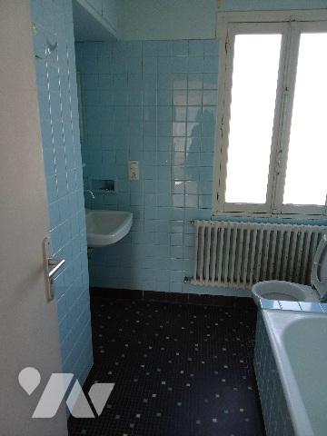 maison de ville sur 2 étage: cuis, séjour, 4 ch. 2 sdb, jardin à rénover