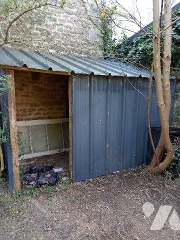 maison de ville sur 2 étage: cuis, séjour, 4 ch. 2 sdb, jardin à rénover