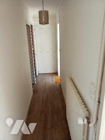 maison de ville sur 2 étage: cuis, séjour, 4 ch. 2 sdb, jardin à rénover