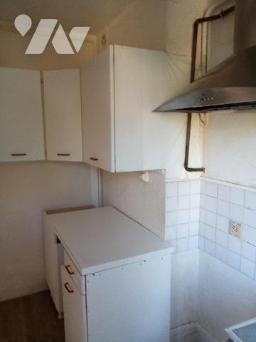 maison de ville sur 2 étage: cuis, séjour, 4 ch. 2 sdb, jardin à rénover