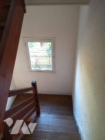 maison de ville sur 2 étage: cuis, séjour, 4 ch. 2 sdb, jardin à rénover