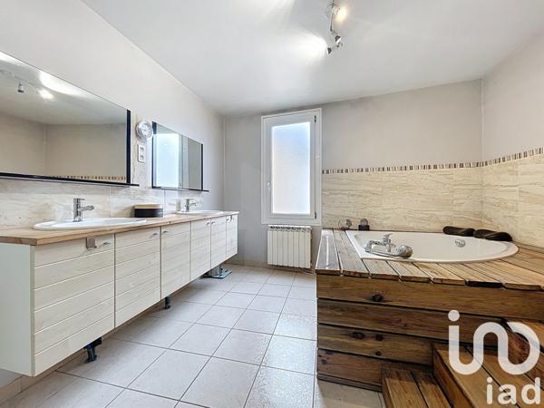 Maison de village 7 pièces de 174 m² à Bruch (47130)