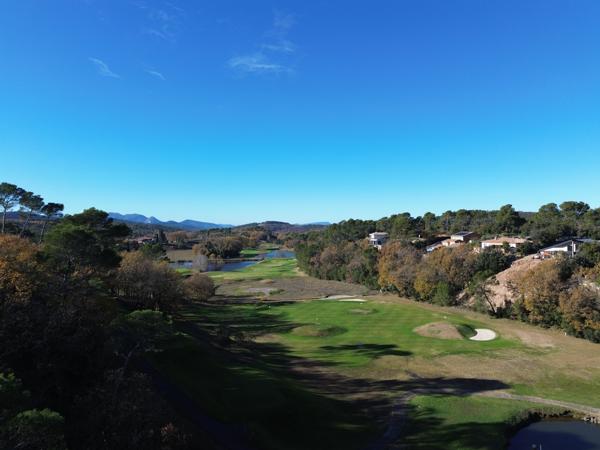 TERRAIN A BATIR D'EXCEPTION - 2667 - Domaine du Golf de Barbaroux à BRIGNOLES