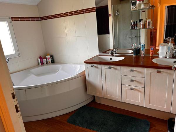 Maison spacieuse à vendre à La Forêt sur Sèvre 166m² terrain de plus de 2500m²