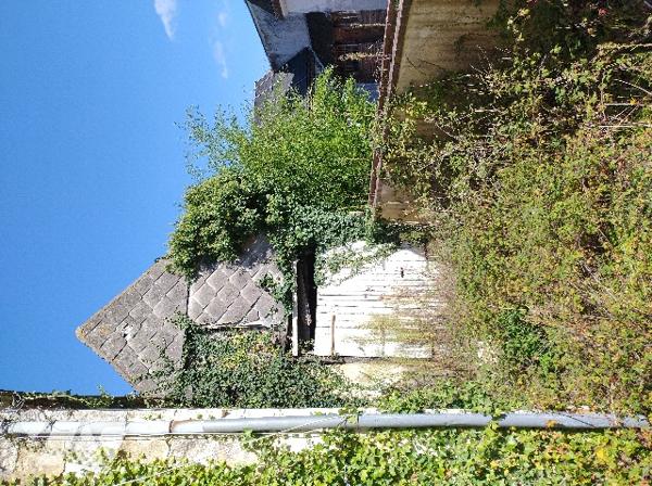 Au THEIL SUR HUISNE, maison de bourg à rénover : salon, 3 chambres, cuisine, 2 SDB, débarras,