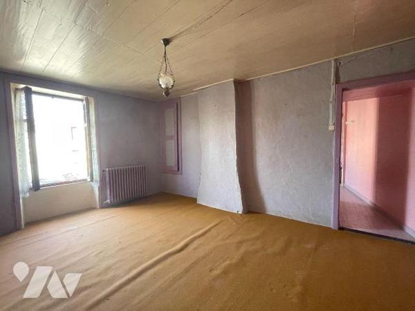 Noirlieu, charmante commune proche de Bressuire, maison de bourg familiale, avec de très beaux ...