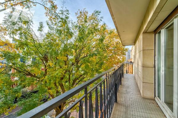 Charenton-le-Pont : 4 pièces avec balcons et parking