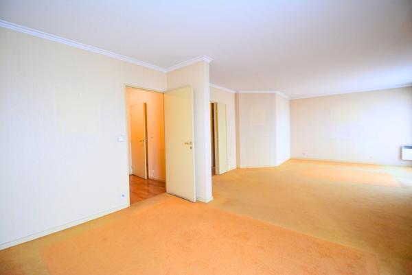 Appartement - balcon vue Tour Eiffel