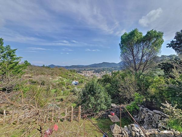 Mas T3 avec vue imprenable et terrain de caractère sur les hauteurs de Bédarieux – Environnement rare