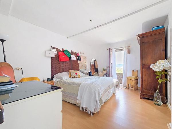 Mas T3 avec vue imprenable et terrain de caractère sur les hauteurs de Bédarieux – Environnement rare