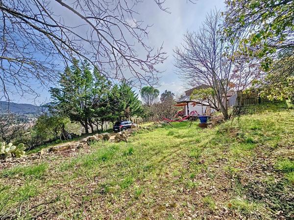 Mas T3 avec vue imprenable et terrain de caractère sur les hauteurs de Bédarieux – Environnement rare