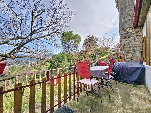 Mas T3 avec vue imprenable et terrain de caractère sur les hauteurs de Bédarieux – Environnement rare