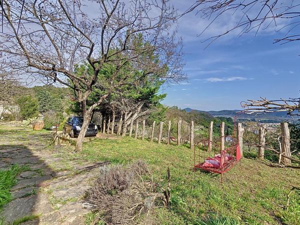 Mas T3 avec vue imprenable et terrain de caractère sur les hauteurs de Bédarieux – Environnement rare