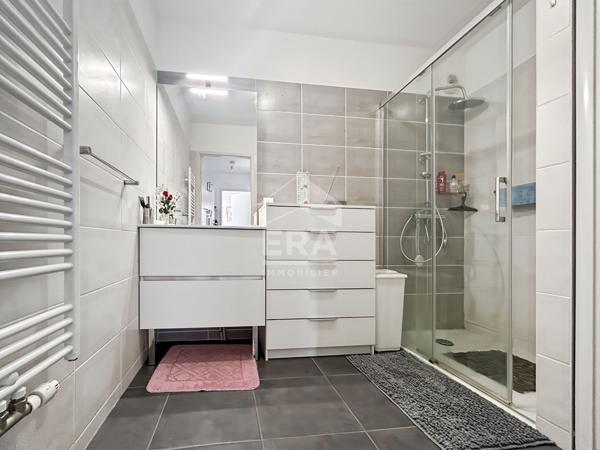 BEL APPARTEMENT T3 AVEC BALCON PKG SOUS-SOL CENTRE VILLE