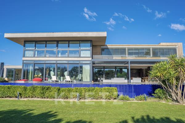 Exceptionnelle villa en front de mer