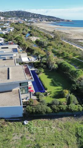 Exceptionnelle villa en front de mer