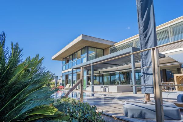 Exceptionnelle villa en front de mer