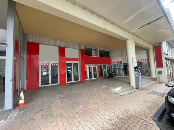 Local Commercial à vendre à Aubenas