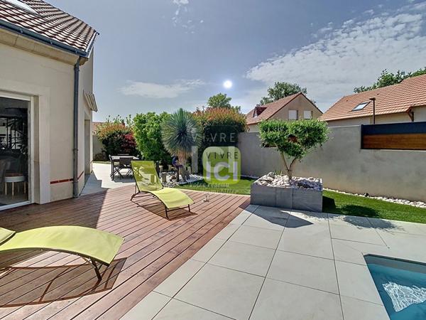 Maison familiale avec piscine à Cholet - Quartier recherché