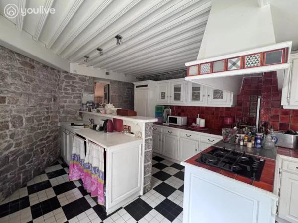 Maison en pierres de 9 pieces sur 380m2 terrain
