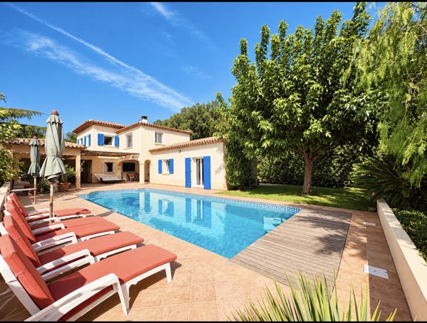 VILLA SITUEE A 400 M DU PORT AU PIED DU SEMAPHORE Sainte-Maxime (83120)
