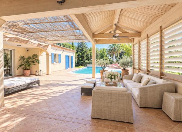 VILLA SITUEE A 400 M DU PORT AU PIED DU SEMAPHORE Sainte-Maxime (83120)