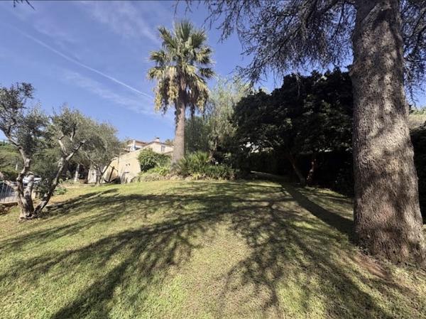 VILLA SITUEE A 400 M DU PORT AU PIED DU SEMAPHORE Sainte-Maxime (83120)