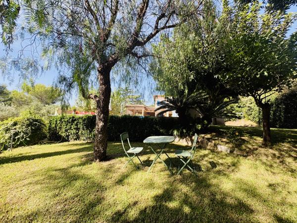 VILLA SITUEE A 400 M DU PORT AU PIED DU SEMAPHORE Sainte-Maxime (83120)