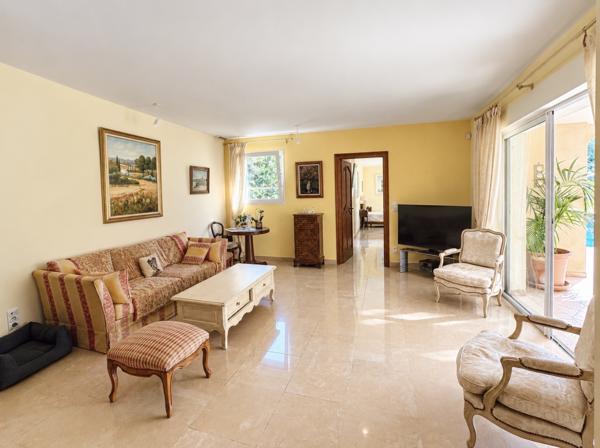VILLA SITUEE A 400 M DU PORT AU PIED DU SEMAPHORE Sainte-Maxime (83120)