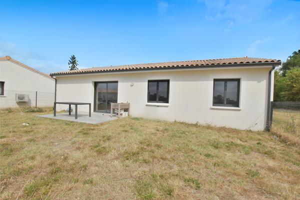 Maison contemporaine a vendre a Cours de Pile - Une opportunite a ne pas manquer !