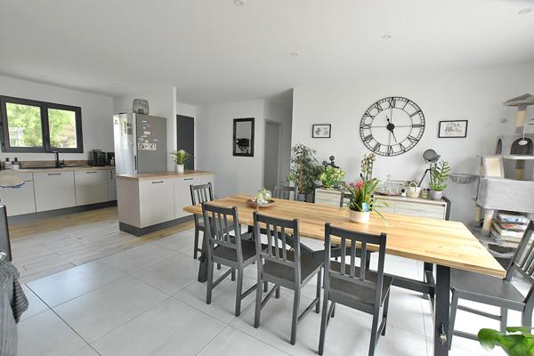 Maison contemporaine a vendre a Cours de Pile - Une opportunite a ne pas manquer !