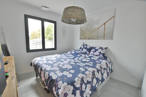 Maison contemporaine a vendre a Cours de Pile - Une opportunite a ne pas manquer !