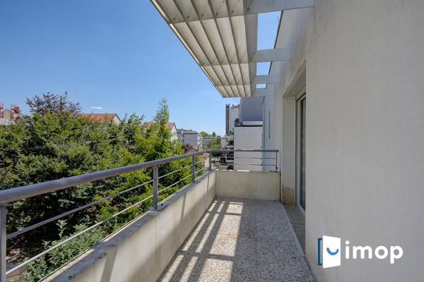 Grand 3 pièces avec extérieur et parking